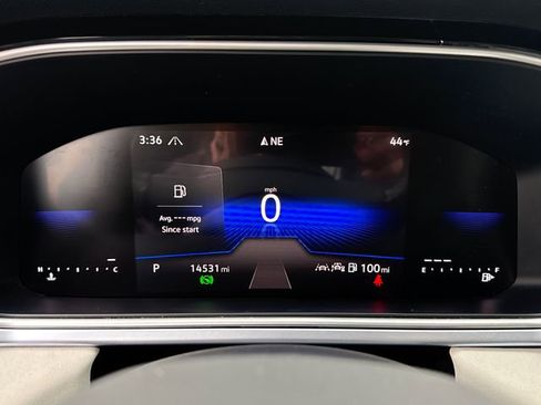 Certified 2025 Volkswagen Taos SE w/ Panoramic Sunroof Package image 17