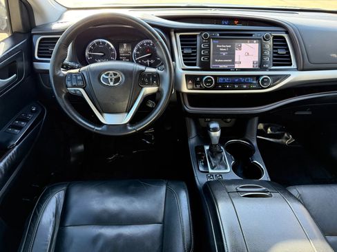 Used 2014 Toyota Highlander XLE image 14