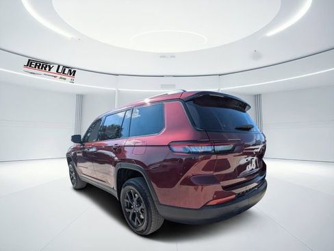 New 2025 Jeep Grand Cherokee L Laredo image 4