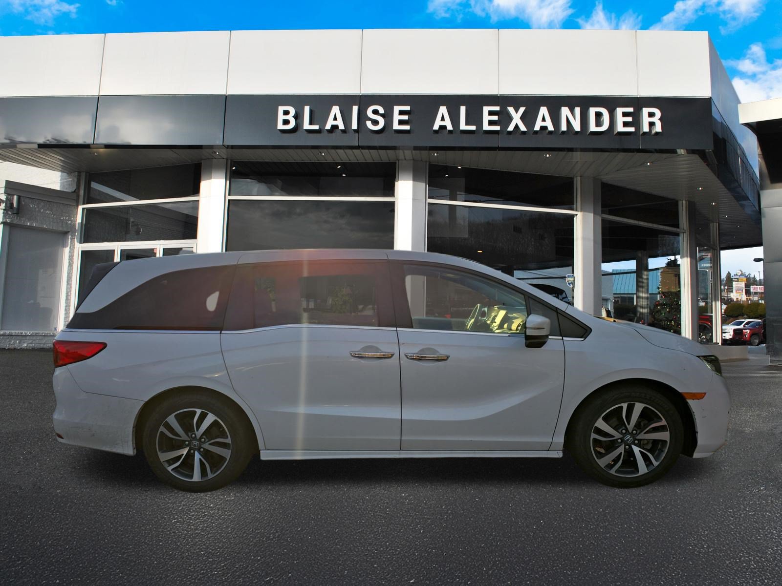 Used 2021 Honda Odyssey Touring image 2