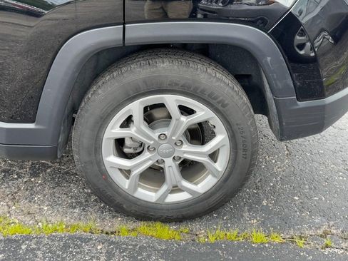 Used 2024 Jeep Compass Latitude AWD/4WD image 9