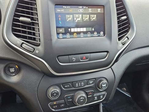 Used 2019 Jeep Cherokee Latitude Plus image 23