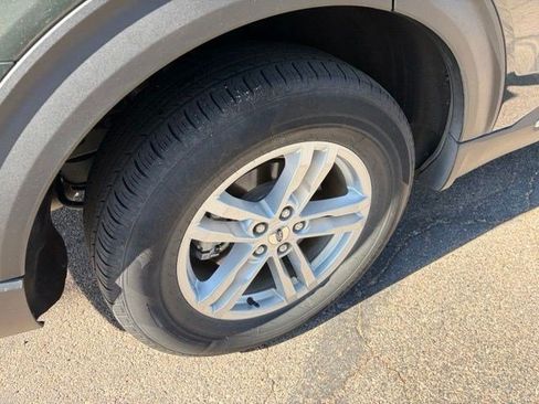 Used 2023 Ford Explorer XLT w/ Equipment Group 202A AWD/4WD image 14