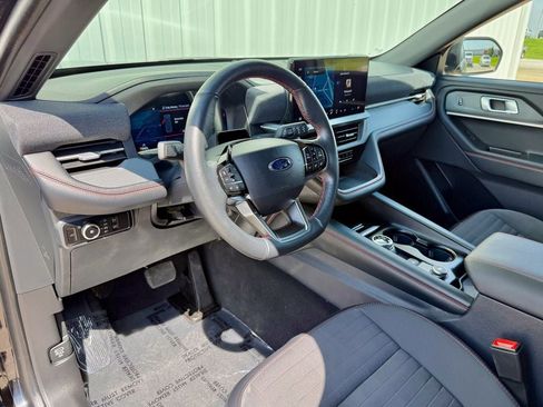 Used 2025 Ford Explorer ST-Line w/ ST-Line Street Pack AWD/4WD image 10