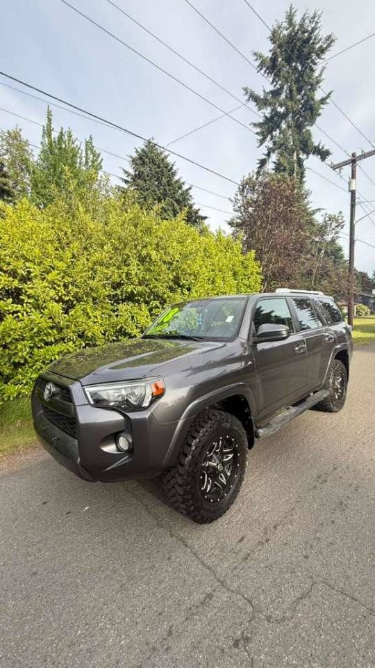 Used 2018 Toyota 4Runner SR5 RWD image 8