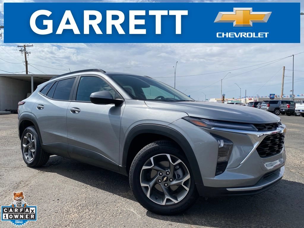 Used 2025 Chevrolet Trax LT FWD image 1