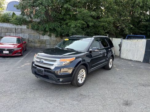 Used 2014 Ford Explorer XLT w/ Equipment Group 202A AWD/4WD image 11