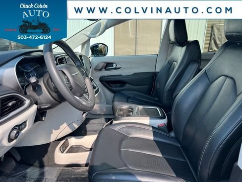 Used 2024 Chrysler Pacifica Touring-L FWD image 14