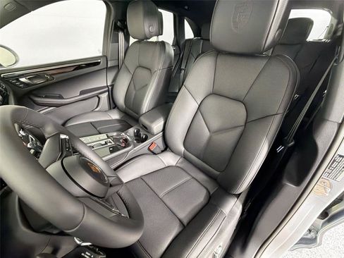 Certified 2026 Porsche Macan AWD/4WD image 5