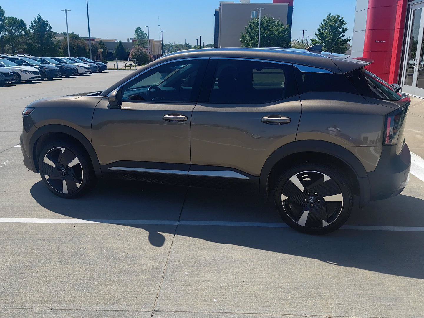 Used 2025 Nissan Kicks SR FWD image 16
