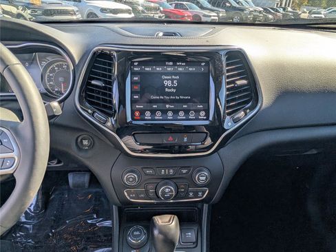 Used 2022 Jeep Cherokee Limited image 17