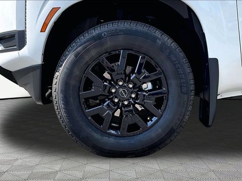 Used 2026 Nissan Frontier SV w/ Tow Package RWD image 24