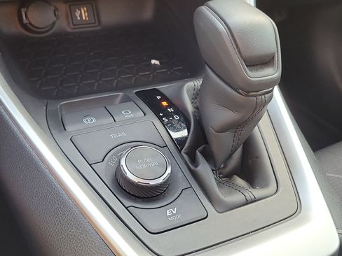 Certified 2025 Toyota RAV4 XLE w/ Convenience Package image 29