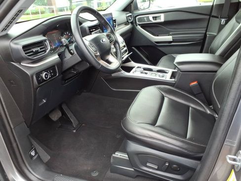 Used 2024 Ford Explorer XLT w/ Equipment Group 202A AWD/4WD image 10