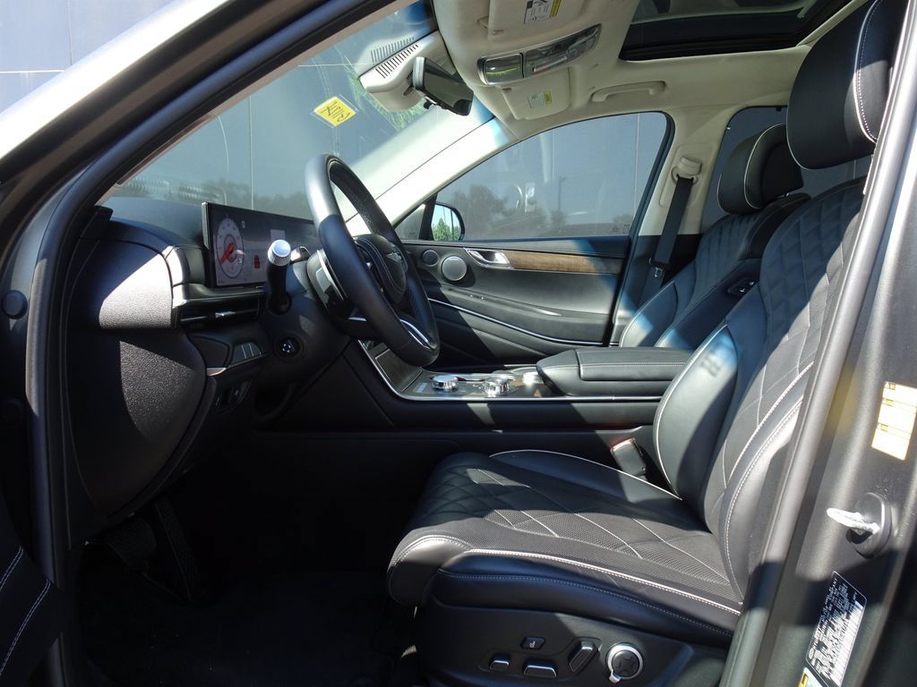 Used 2025 Genesis GV80 3.5T Prestige AWD/4WD image 9