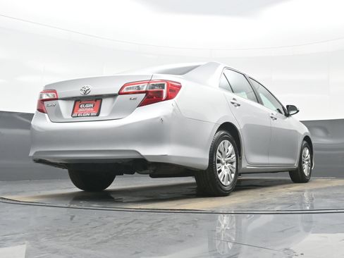 Used 2013 Toyota Camry LE image 26