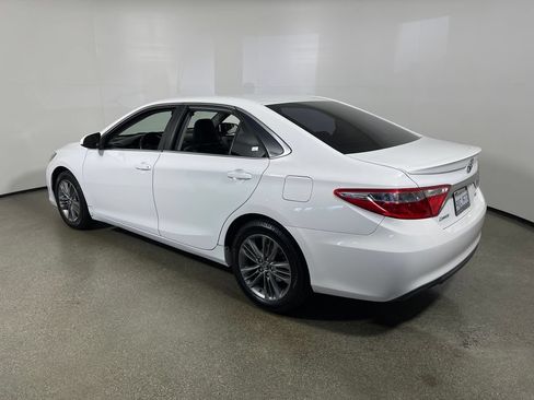 Used 2015 Toyota Camry SE FWD image 5