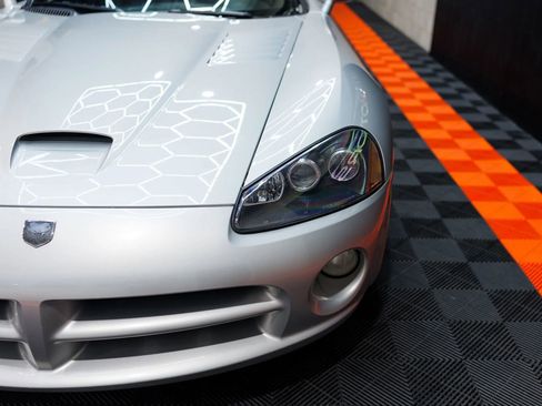 Used 2004 Dodge Viper SRT-10 image 19