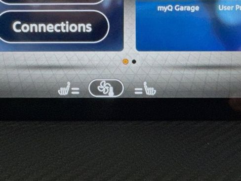 New 2026 Nissan Kicks SR w/ Cold Weather Package image 16