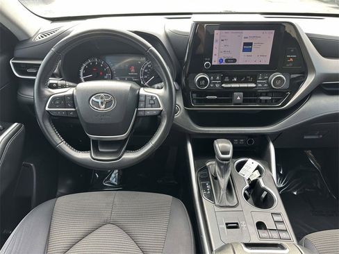Used 2023 Toyota Highlander L image 11
