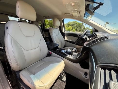 Used 2017 Ford Edge Titanium w/ Technology Package FWD image 16