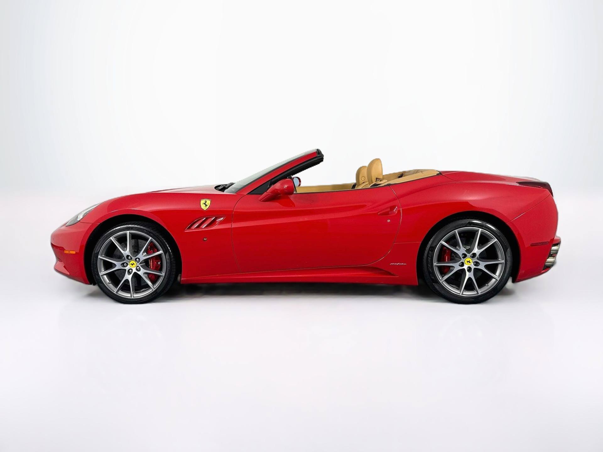 Used 2010 Ferrari California RWD image 8