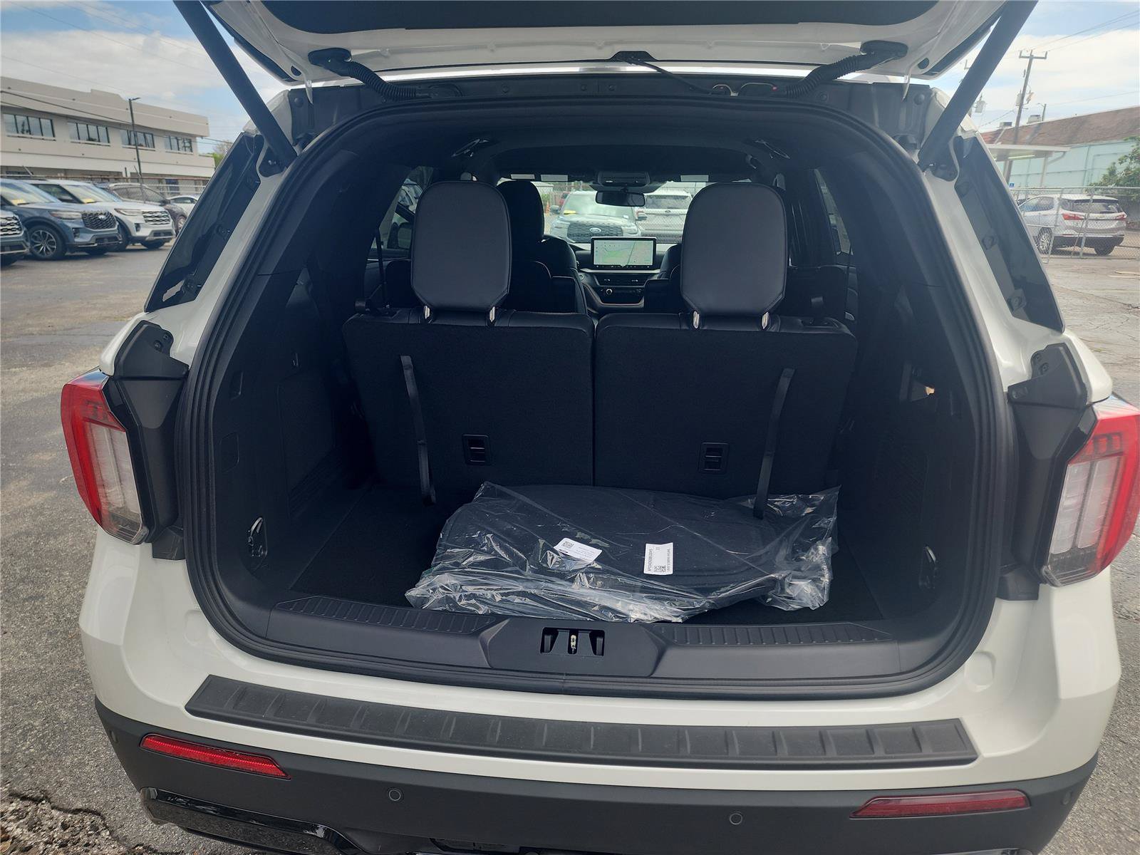 New 2026 Ford Explorer ST-Line w/ ST-Line Street Pack RWD image 22