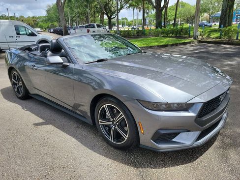 Used 2025 Ford Mustang Premium image 7