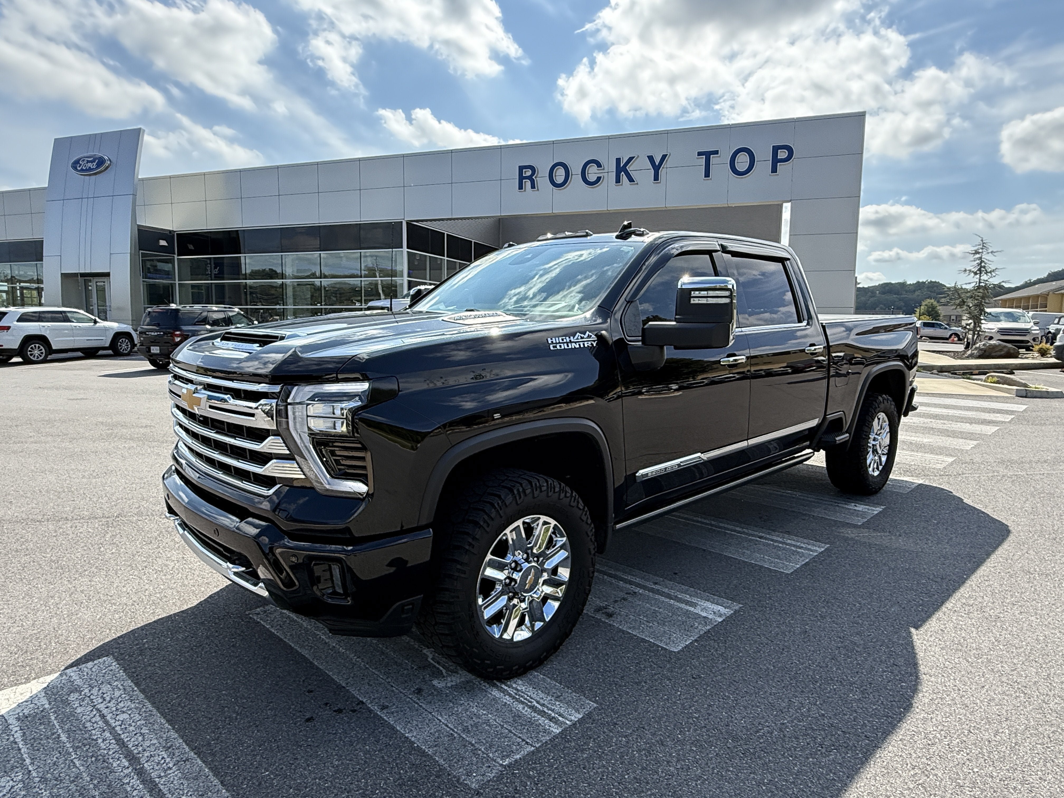 Used 2024 Chevrolet Silverado 3500 High Country w/ Technology Package AWD/4WD image 1
