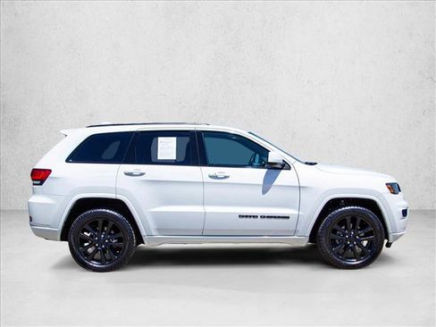 Used 2018 Jeep Grand Cherokee Altitude AWD/4WD image 4