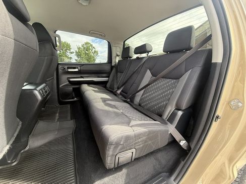 Used 2020 Toyota Tundra SR5 w/ SR5 Convenience Package AWD/4WD image 11