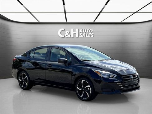 Used 2025 Nissan Versa SR FWD image 3