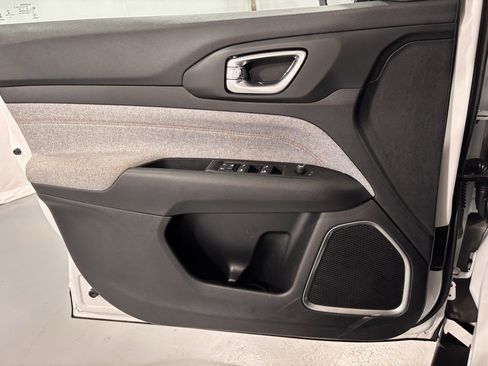 Used 2022 Jeep Compass Latitude image 15