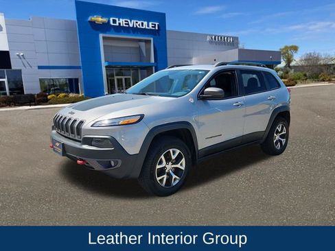 Used 2014 Jeep Cherokee Trailhawk w/ Comfort/Convenience Group AWD/4WD image 3