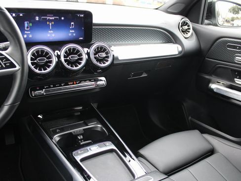 Certified 2025 Mercedes-Benz GLB 250 image 19