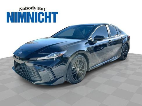 Used 2025 Toyota Camry SE image 1