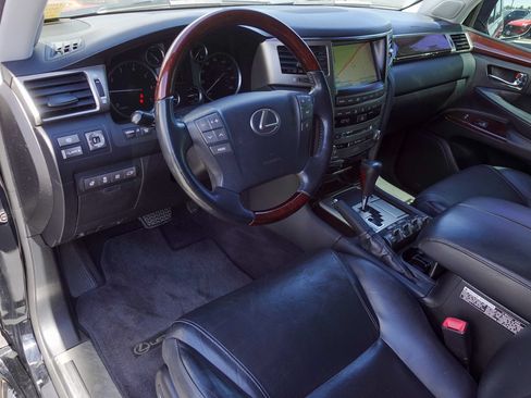 Used 2014 Lexus LX 570 4WD w/ Luxury Package image 9
