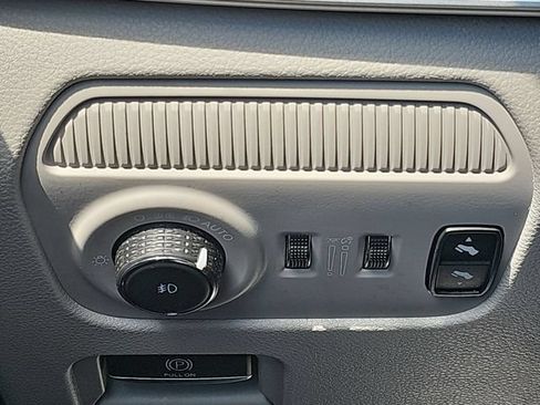 Used 2024 Jeep Wagoneer Series III w/ Premium Group I AWD/4WD image 19
