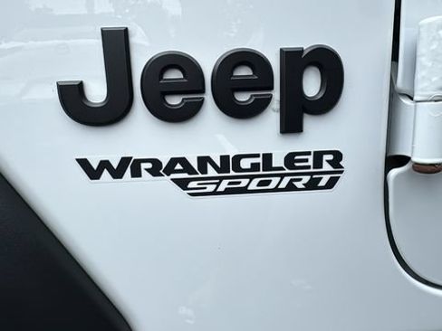 Used 2021 Jeep Wrangler Sport AWD/4WD image 10