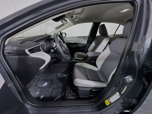 Used 2025 Toyota Corolla LE image 12