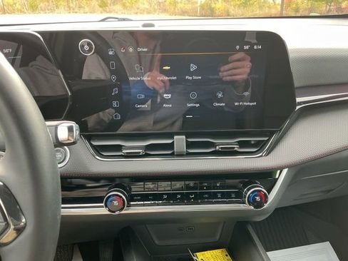 Used 2025 Chevrolet Equinox RS image 16