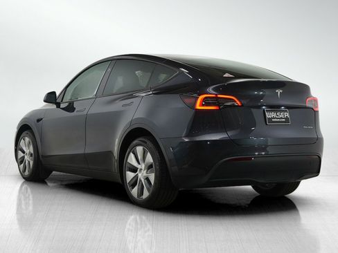 Used 2024 Tesla Model Y Long Range image 3