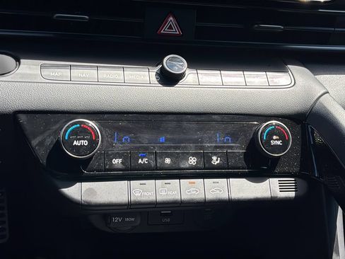 Certified 2025 Hyundai Elantra SEL FWD image 32