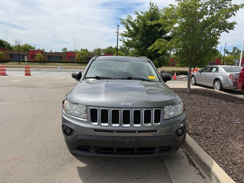 Used 2011 Jeep Compass Latitude AWD/4WD image 2