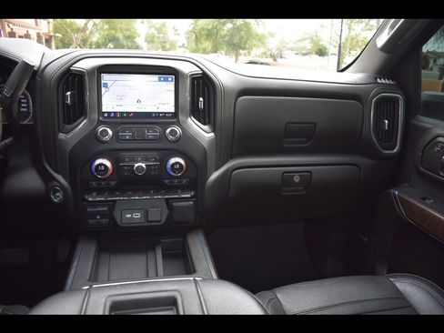 Used 2022 GMC Sierra 2500 Denali w/ Denali Ultimate Package AWD/4WD image 33