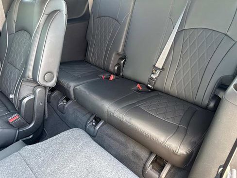 Used 2022 Buick Enclave Avenir image 15