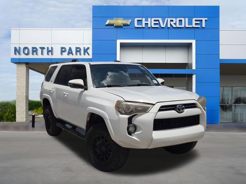 Used 2020 Toyota 4Runner SR5 Premium w/ Moonroof Package RWD image 1