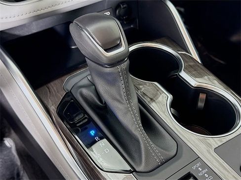 Certified 2025 Toyota Highlander Limited image 16