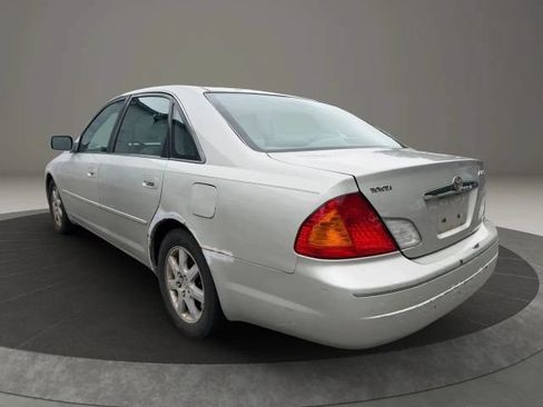 Used 2000 Toyota Avalon XL FWD image 7
