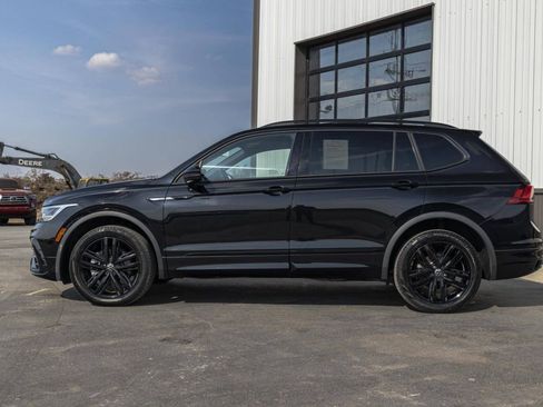 Used 2022 Volkswagen Tiguan SE R-Line image 2